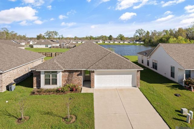 1280 Meadow Crossing Dr, Gonzales, LA 70737
