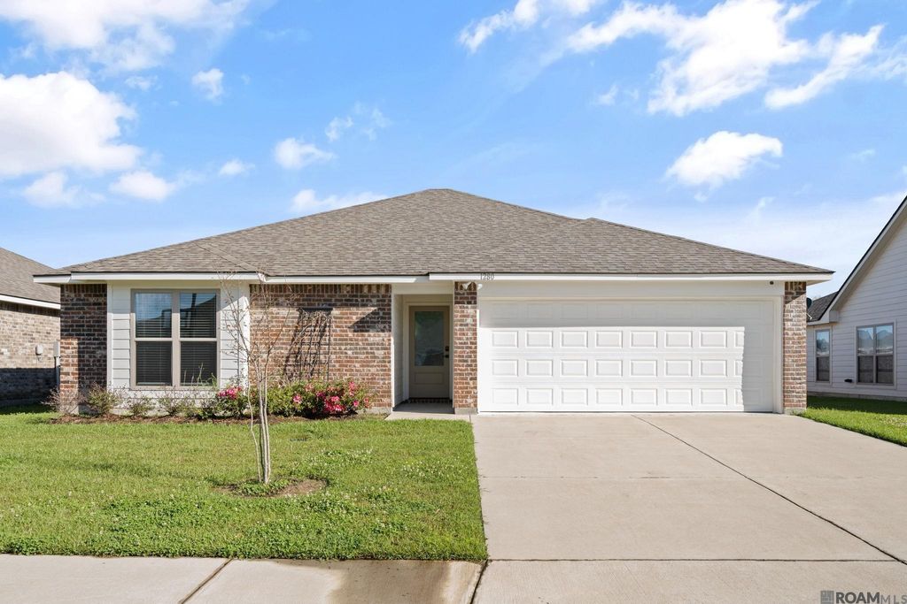 1280 Meadow Crossing Dr, Gonzales, LA 70737