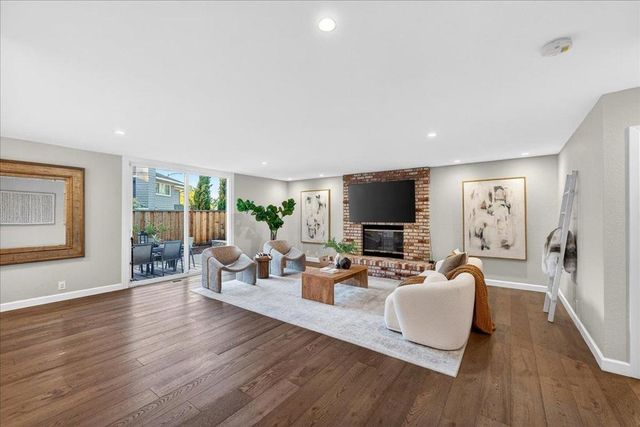 100 Sleeper Avenue, Mountain View, CA 94040