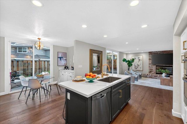 100 Sleeper Avenue, Mountain View, CA 94040