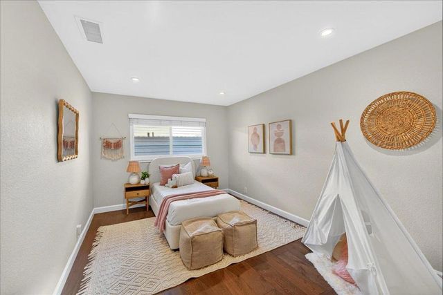 100 Sleeper Avenue, Mountain View, CA 94040