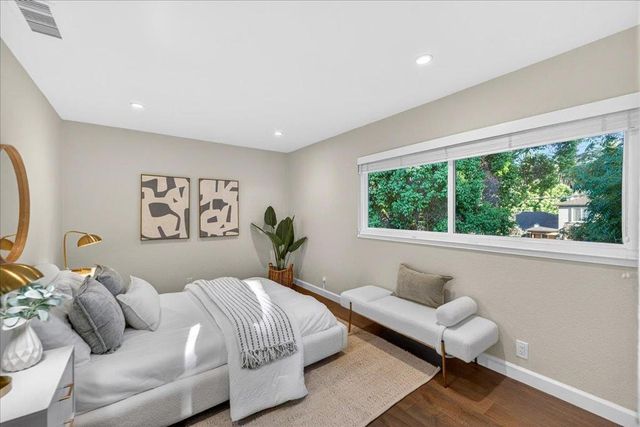100 Sleeper Avenue, Mountain View, CA 94040