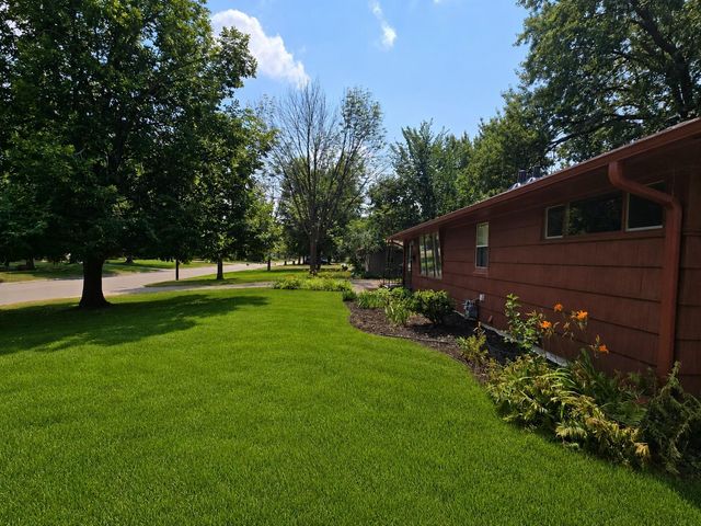 6941 Idaho Avenue N, Brooklyn Park, MN 55428