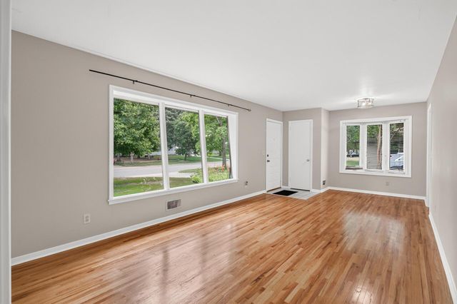 6941 Idaho Avenue N, Brooklyn Park, MN 55428