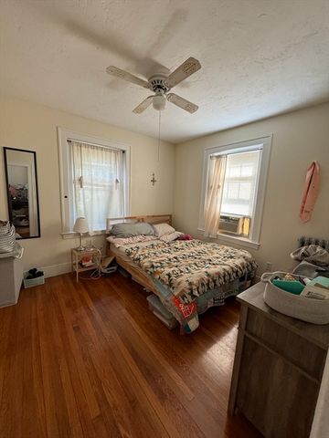 588 Washington St 4, Brookline, MA 02446