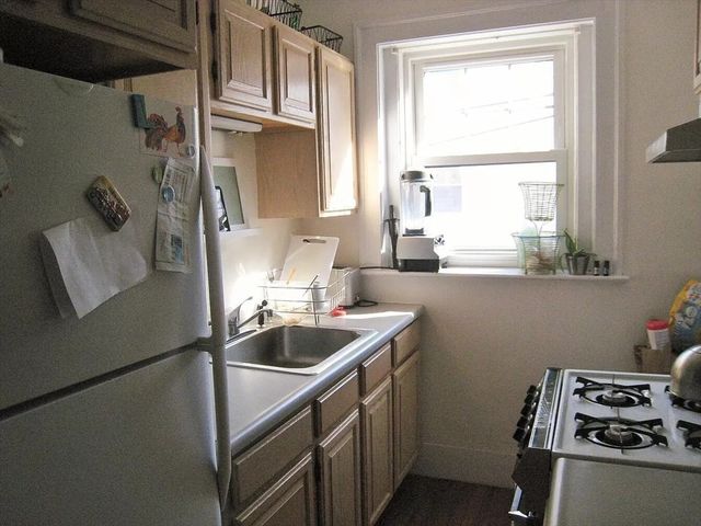 588 Washington St 4, Brookline, MA 02446