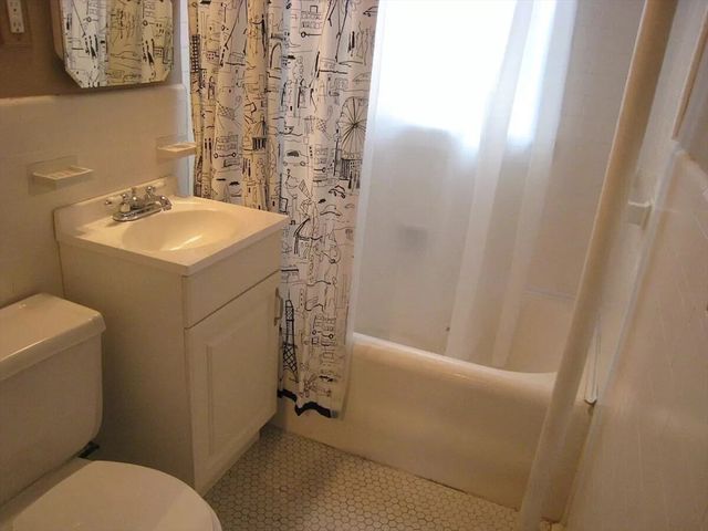 588 Washington St 4, Brookline, MA 02446