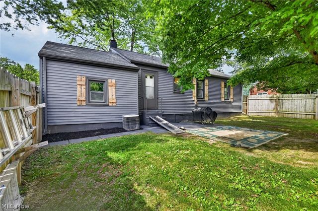 555 Secrist Lane, Girard, OH 44420