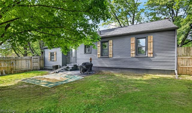 555 Secrist Lane, Girard, OH 44420