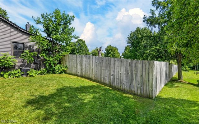 555 Secrist Lane, Girard, OH 44420
