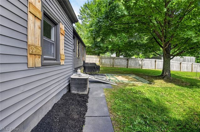 555 Secrist Lane, Girard, OH 44420