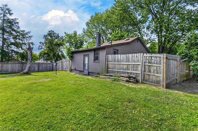 555 Secrist Lane, Girard, OH 44420