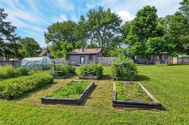555 Secrist Lane, Girard, OH 44420