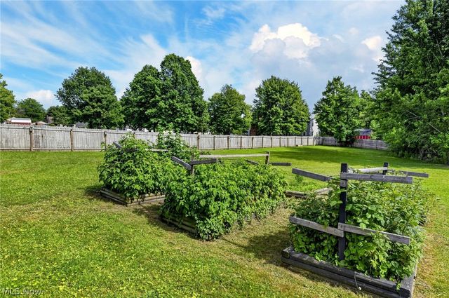 555 Secrist Lane, Girard, OH 44420