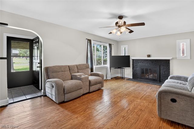 555 Secrist Lane, Girard, OH 44420