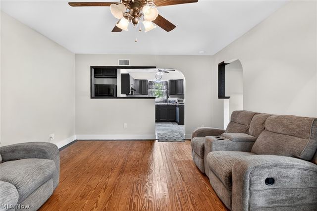 555 Secrist Lane, Girard, OH 44420