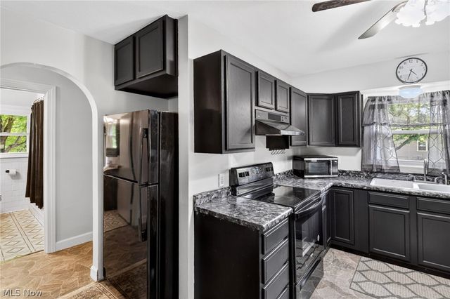 555 Secrist Lane, Girard, OH 44420
