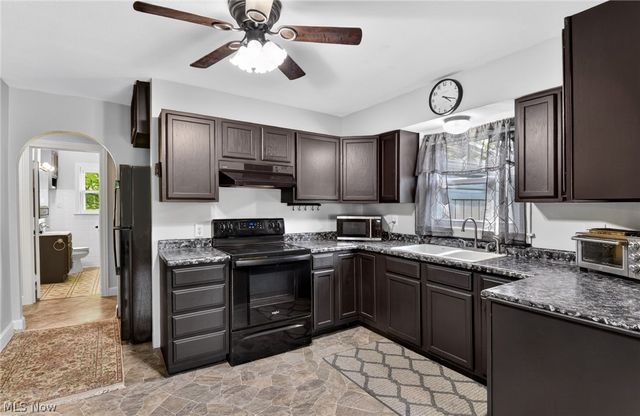 555 Secrist Lane, Girard, OH 44420
