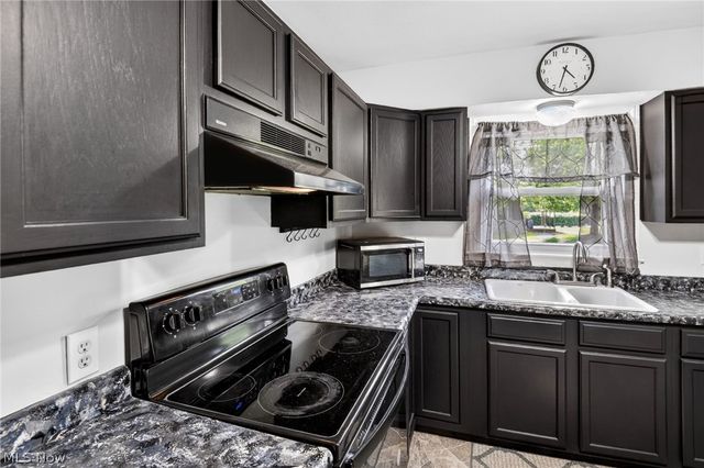 555 Secrist Lane, Girard, OH 44420