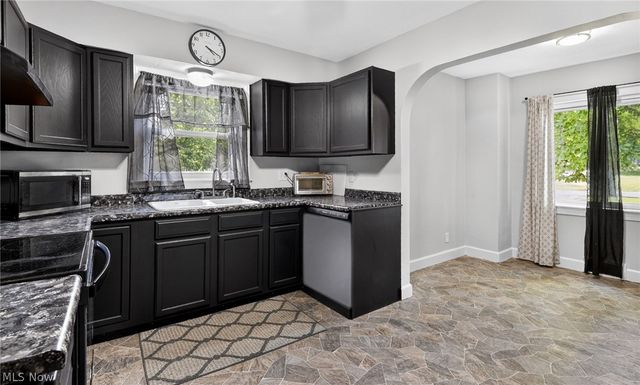 555 Secrist Lane, Girard, OH 44420