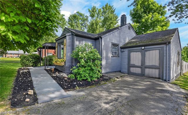 555 Secrist Lane, Girard, OH 44420