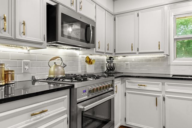 704 W Elizabeth Drive, Robinson, TX 76706