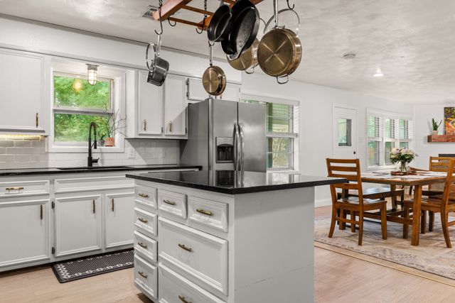 704 W Elizabeth Drive, Robinson, TX 76706