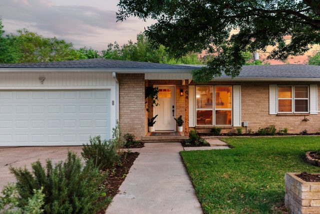 704 W Elizabeth Drive, Robinson, TX 76706