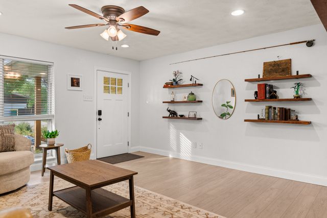 704 W Elizabeth Drive, Robinson, TX 76706