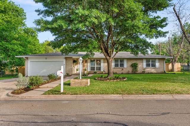 704 W Elizabeth Drive, Robinson, TX 76706