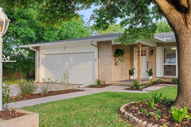 704 W Elizabeth Drive, Robinson, TX 76706