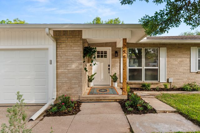 704 W Elizabeth Drive, Robinson, TX 76706