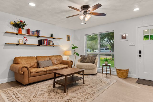 704 W Elizabeth Drive, Robinson, TX 76706