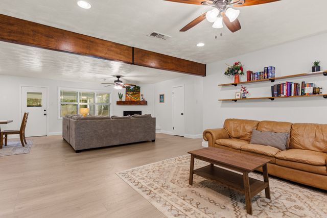 704 W Elizabeth Drive, Robinson, TX 76706