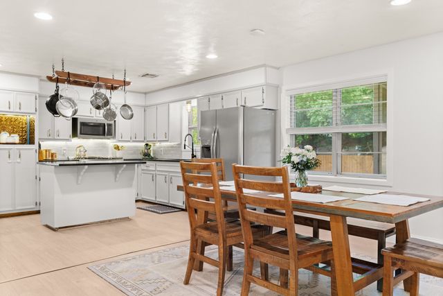 704 W Elizabeth Drive, Robinson, TX 76706