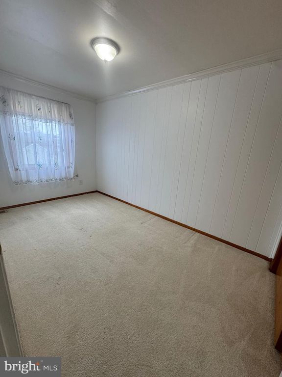 Image 16 of property listing at 3034 LORENA AVE, Baltimore, MD 21230