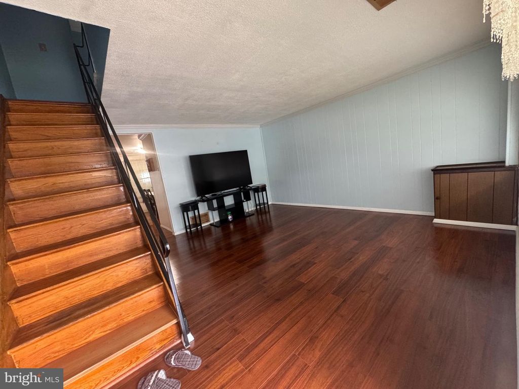 Image 18 of property listing at 3034 LORENA AVE, Baltimore, MD 21230