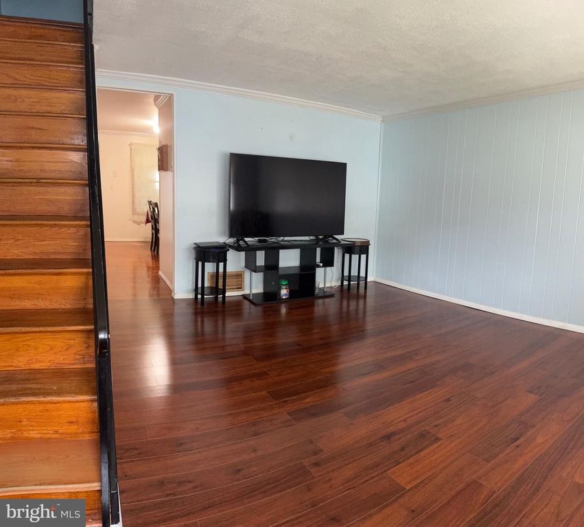 Image 21 of property listing at 3034 LORENA AVE, Baltimore, MD 21230