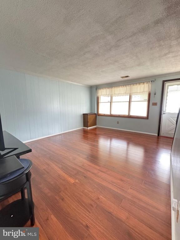 Image 22 of property listing at 3034 LORENA AVE, Baltimore, MD 21230