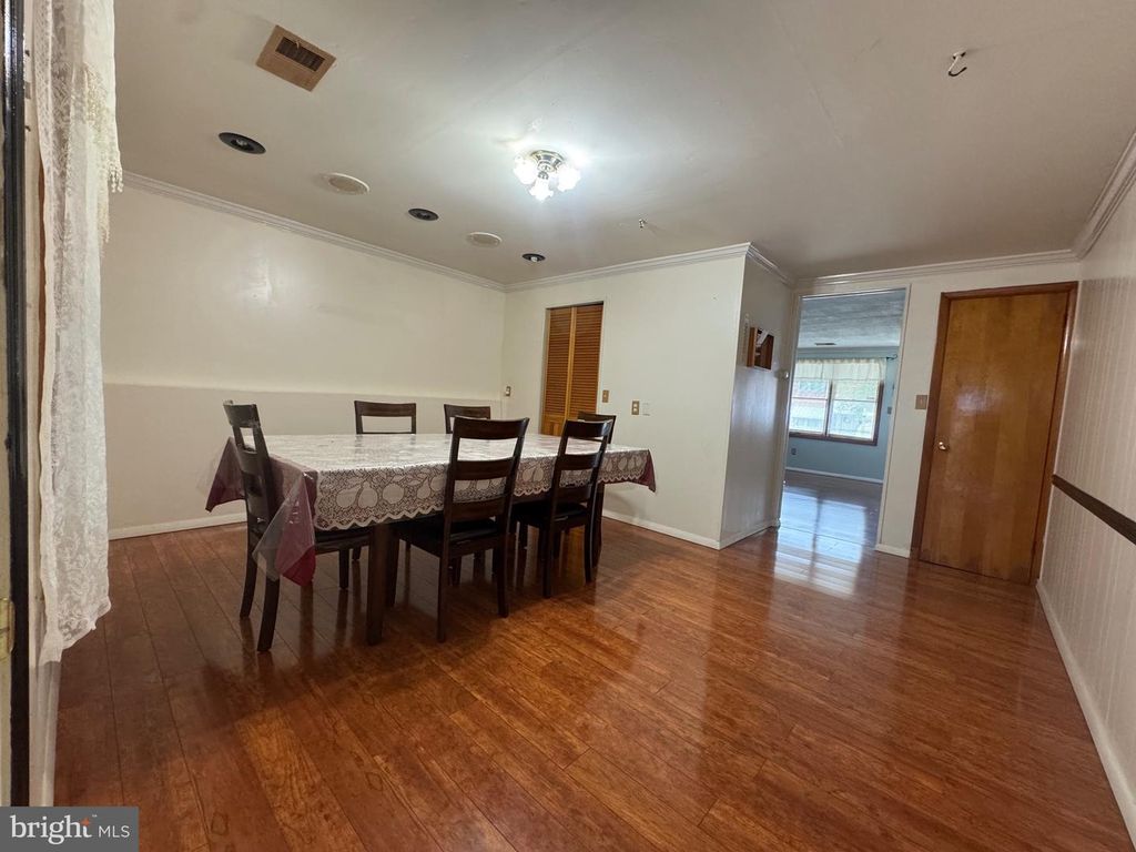 Image 24 of property listing at 3034 LORENA AVE, Baltimore, MD 21230