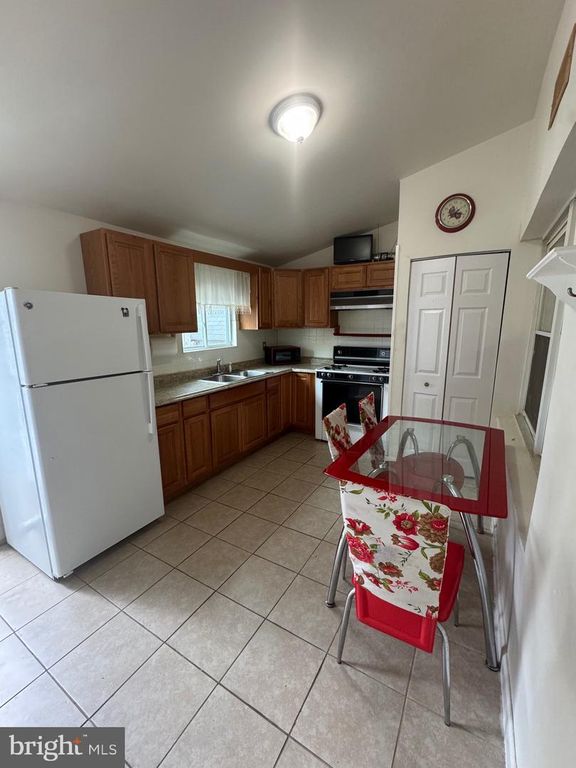 Image 3 of property listing at 3034 LORENA AVE, Baltimore, MD 21230