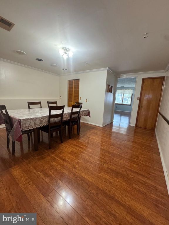 Image 4 of property listing at 3034 LORENA AVE, Baltimore, MD 21230