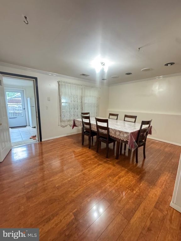 Image 5 of property listing at 3034 LORENA AVE, Baltimore, MD 21230