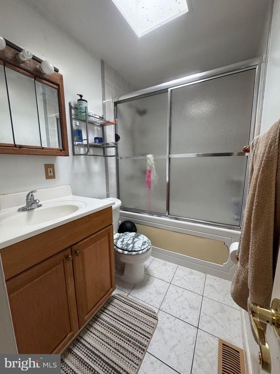 Image 9 of property listing at 3034 LORENA AVE, Baltimore, MD 21230