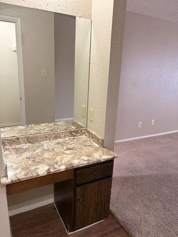 6908 Lovely LN, Austin, TX 78744