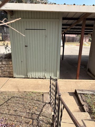 6908 Lovely LN, Austin, TX 78744