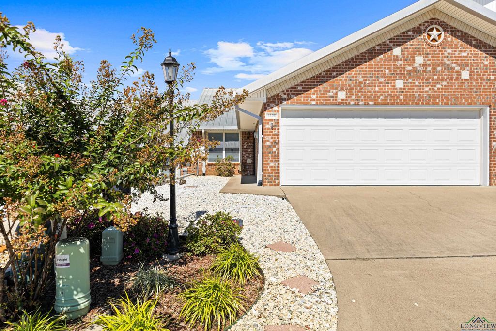 1805 Flagstone Dr, Longview, TX 75605