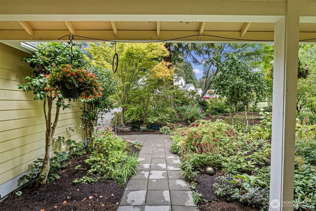 6001 Whale Dancer Court NE, Suquamish, WA 98392