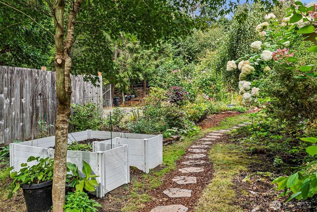 6001 Whale Dancer Court NE, Suquamish, WA 98392