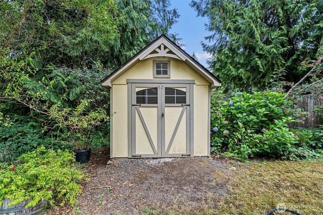 6001 Whale Dancer Court NE, Suquamish, WA 98392